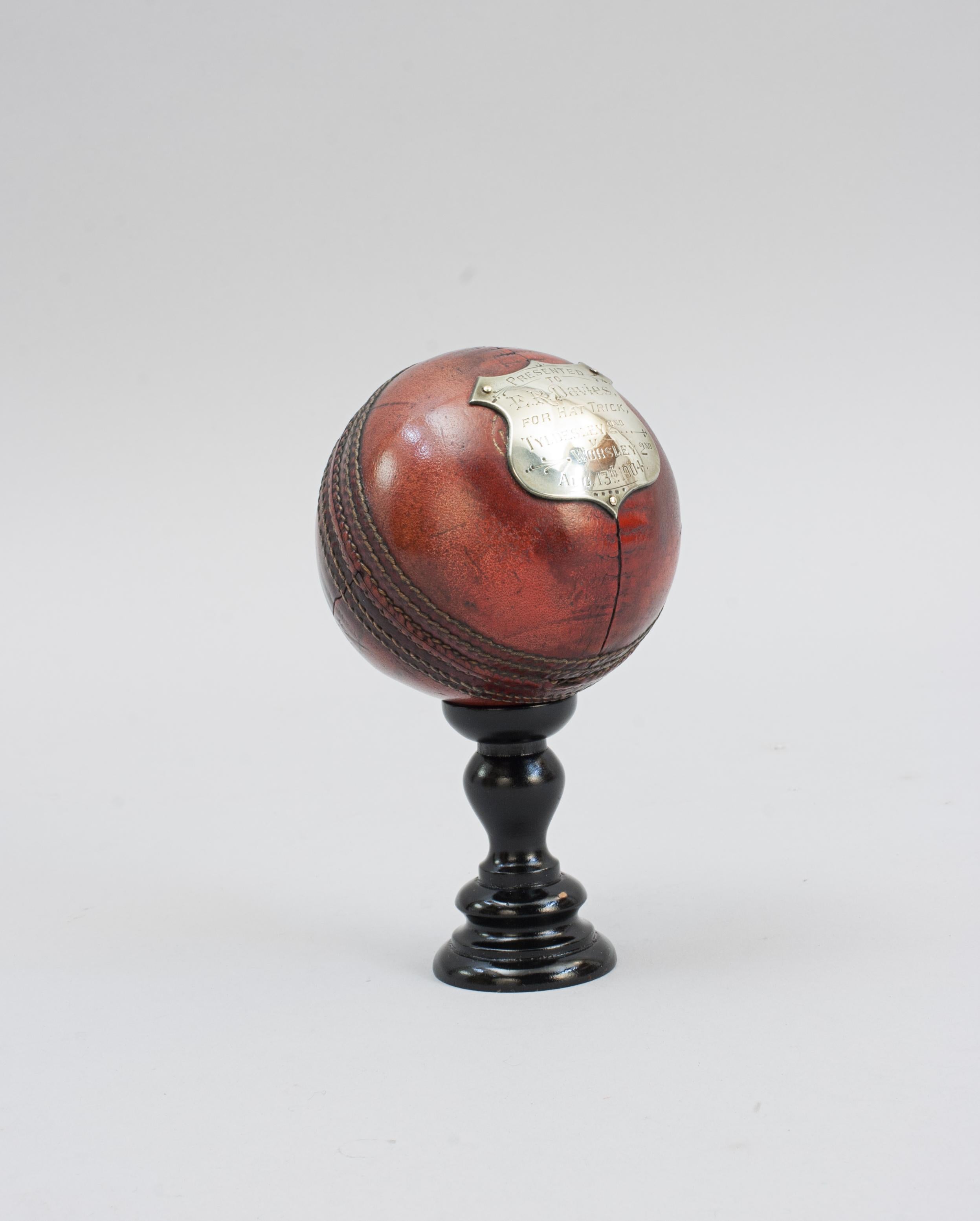 20ième siècle Presentation Cricket Ball, 13 août 1904 en vente