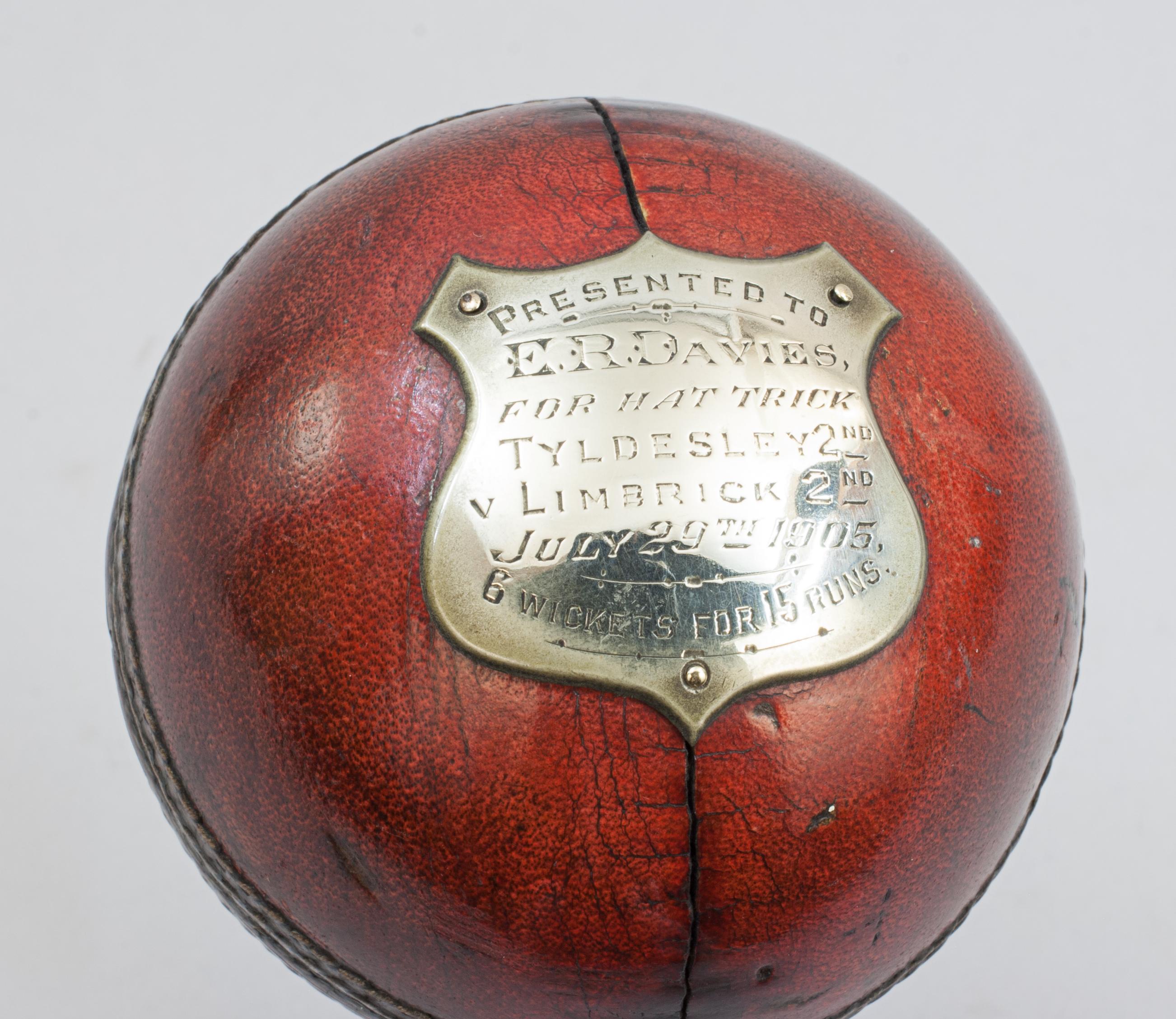 20ième siècle Presentation Cricket Ball, 29 juillet 1905 en vente