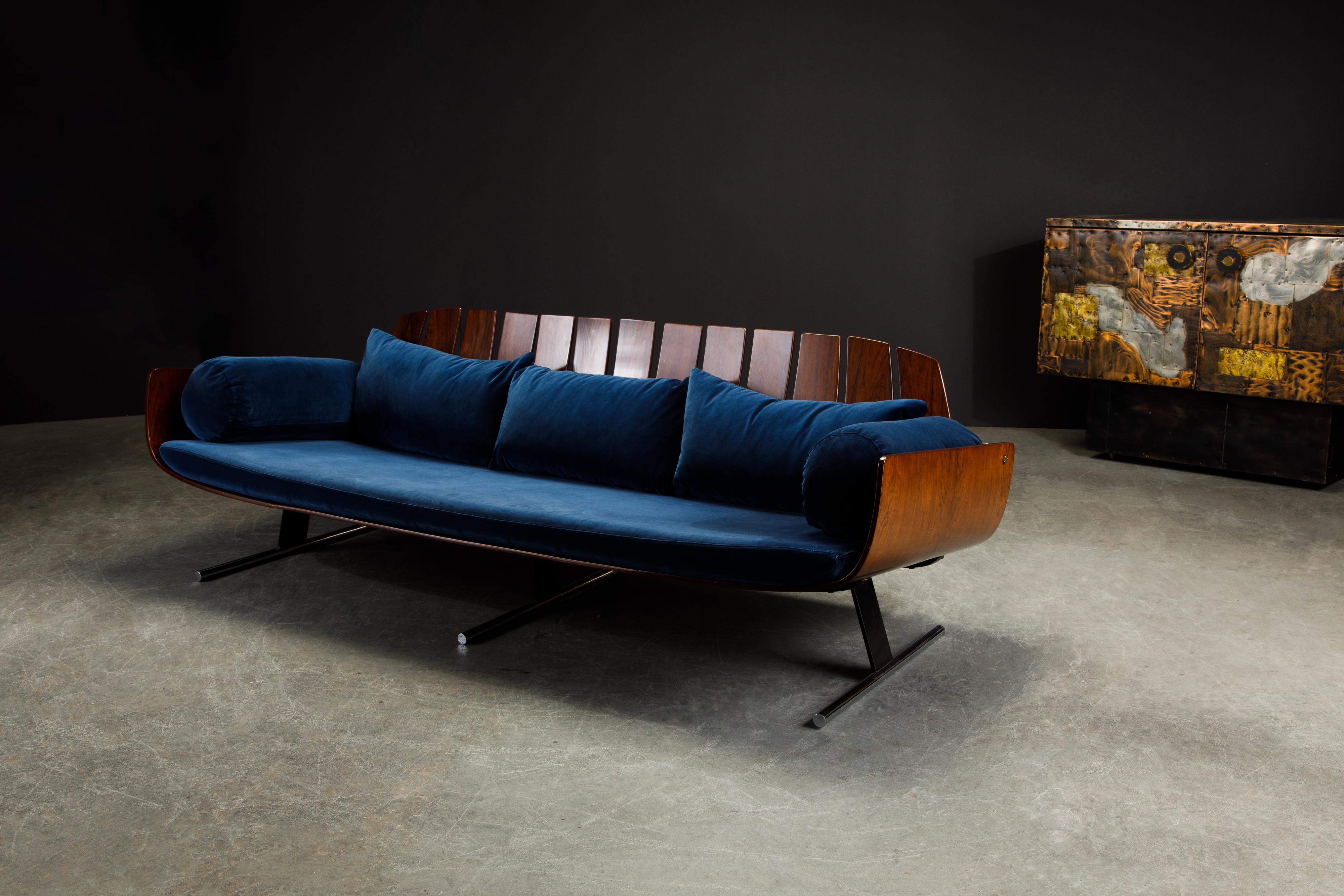 presidencial sofa by jorge zalszupin