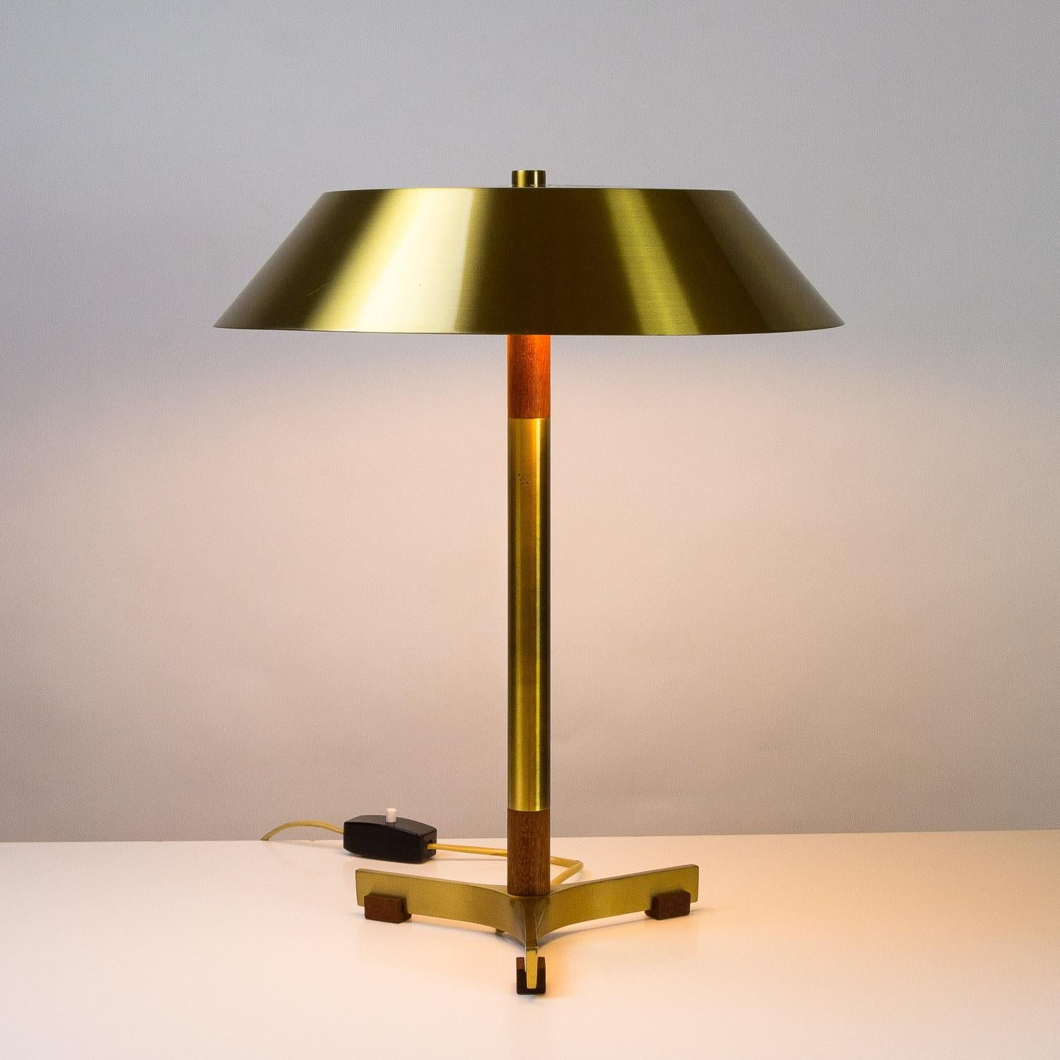 President desk lamp by Jo Hammerborg for Fog & Mørup in solid brass and teak. Double bulb fitting.
    