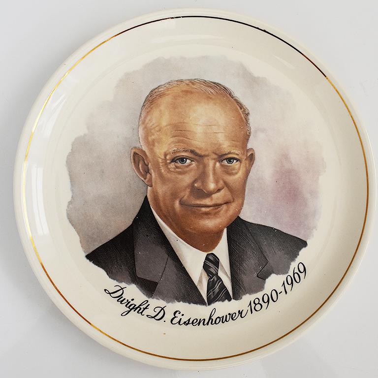 Erinnerungsteller aus Keramik von Präsident Dwight D. Eisenhower (20. Jahrhundert) im Angebot