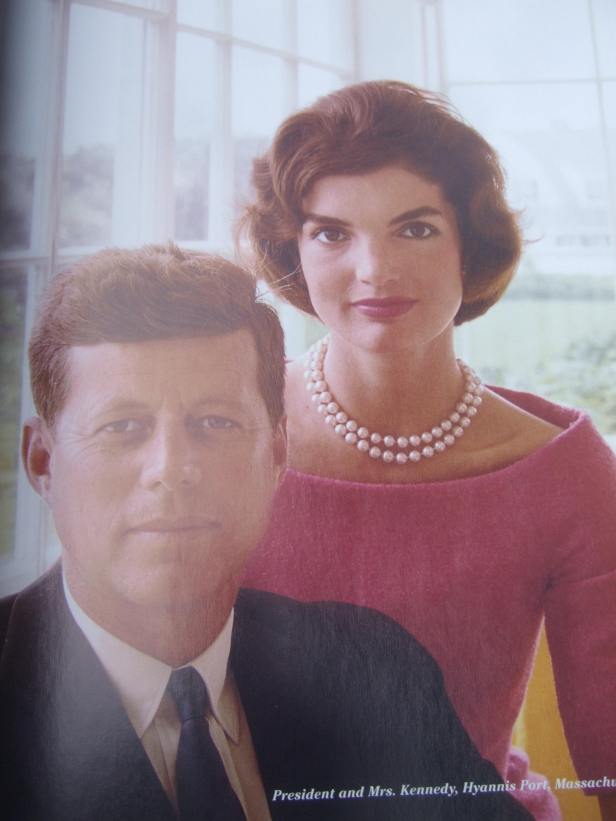 Präsident & Jacqueline Kennedy's Sotheby's Family Homes Estate Catalog, ca. 2005 im Angebot 9