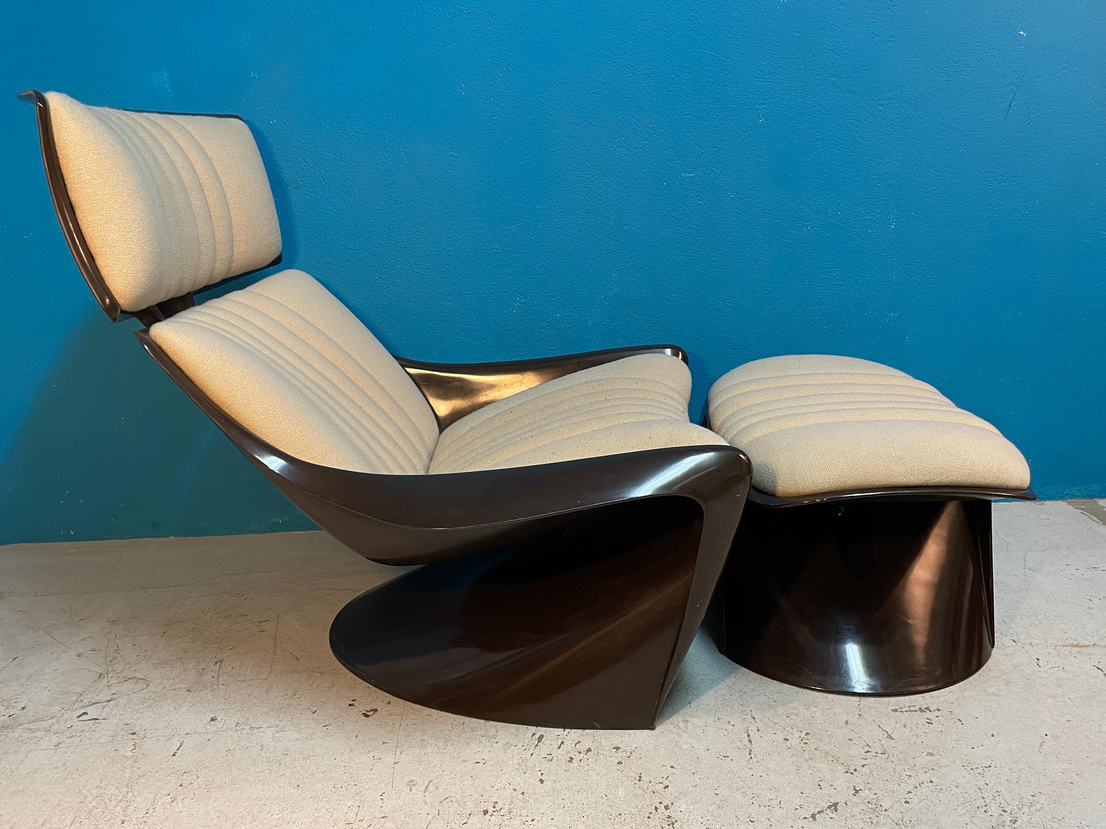 La chaise longue President Meteor 265 a été conçue par le roi du design de l'ère spatiale, le designer de meubles danois Steen Ostergaard, en 1968. La chaise est également connue sous le nom de 