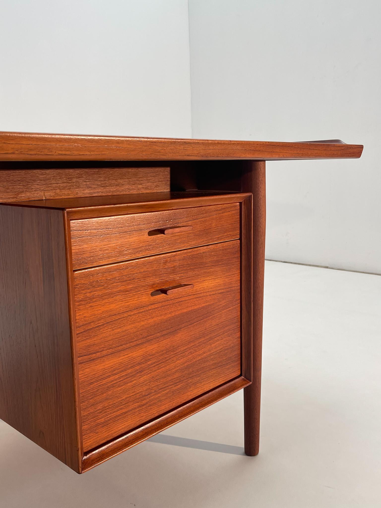 Scrivania Presidential Executive in teak di Arne Vodder in vendita 1