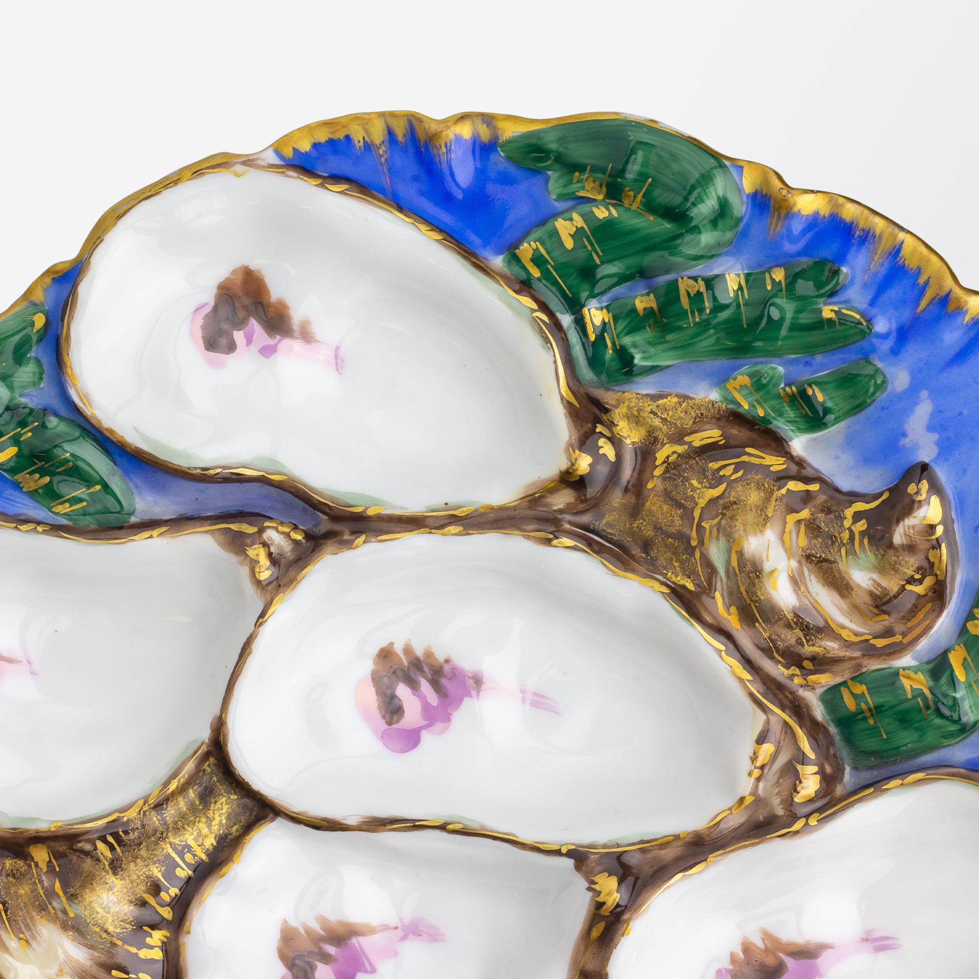 Cette assiette à huîtres inhabituelle en porcelaine date des années 1880 et a été fabriquée à Limoges d'après un dessin de Theodore R Davis pour le président et Mme Rutherford B Hayes. En 1879, Haviland & Co de Limoges, en France, a commandé un