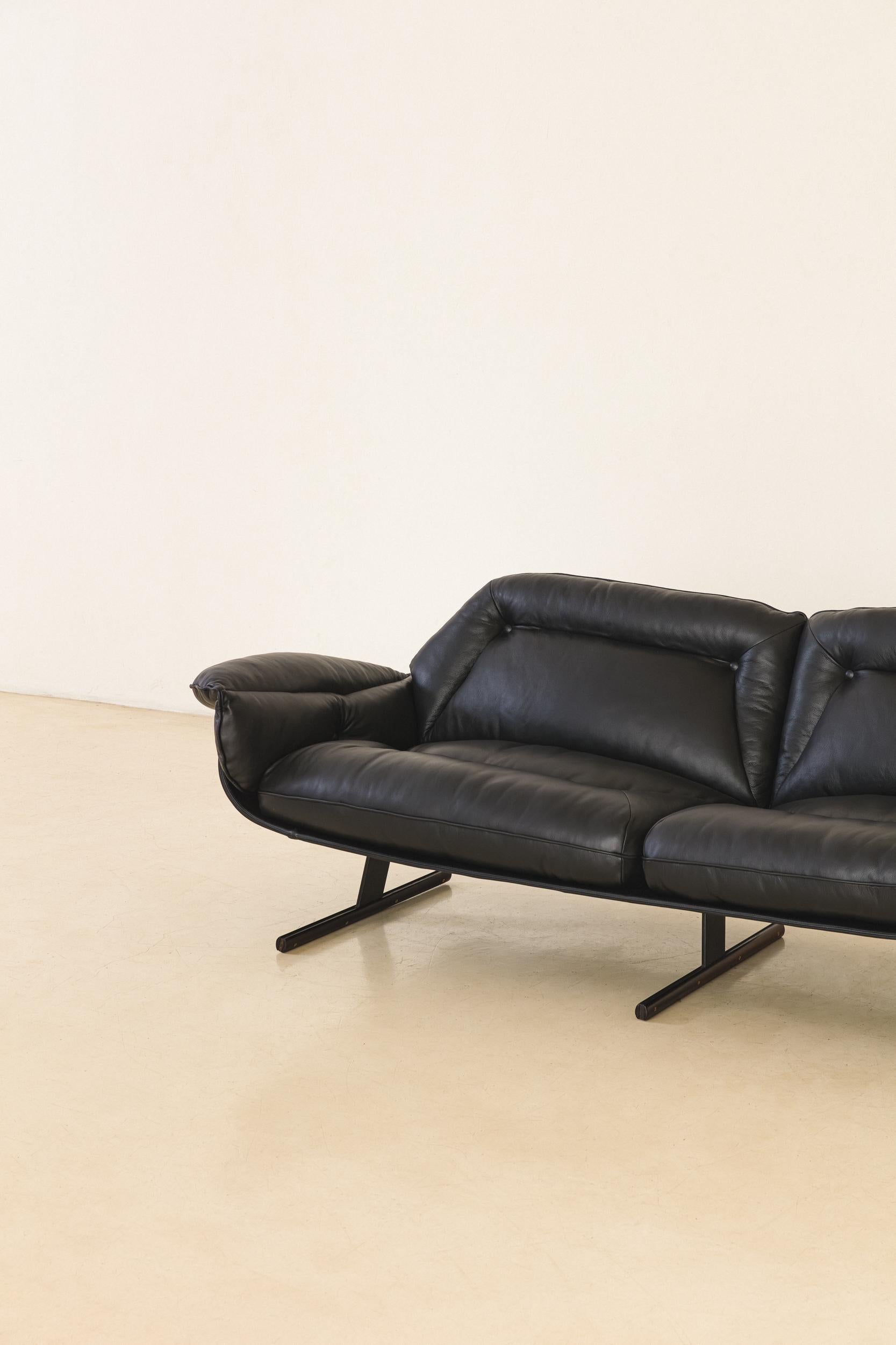 Sofá Presidencial, diseñado por Jorge Zalszupin en los años 50 en Excelente estado para la venta en New York, NY
