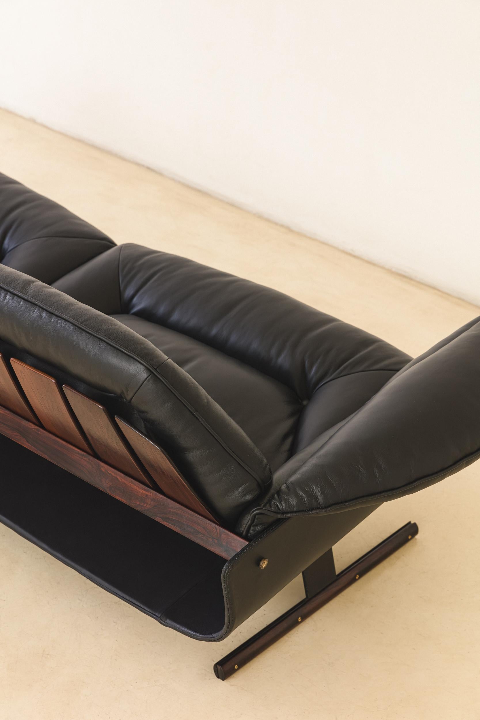 Sofá Presidencial, diseñado por Jorge Zalszupin en los años 50 Latón en venta