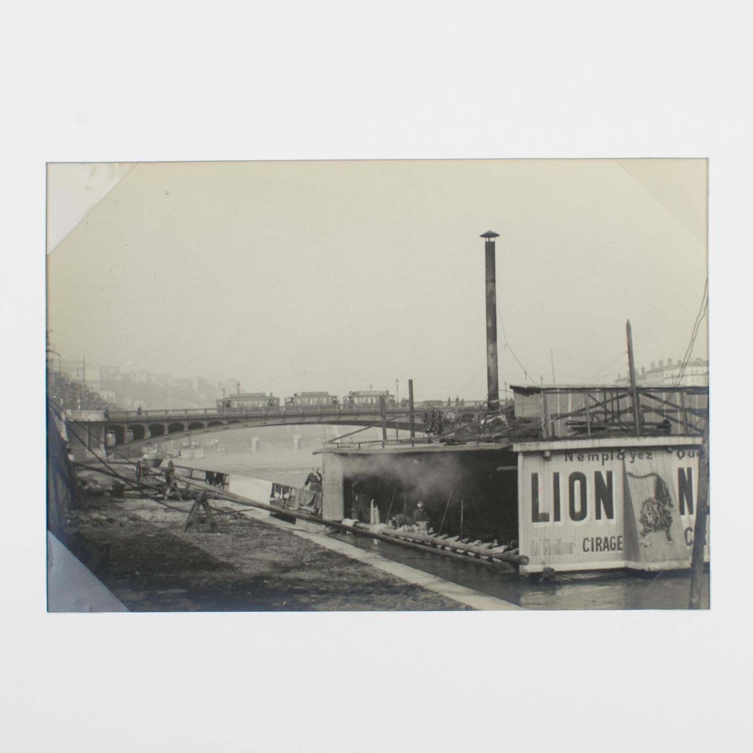 Silber-Gelatine-Schwarz-Weiß-Fotografie, Rhone- Fluss in Lyon, Frankreich 1927 im Angebot 1