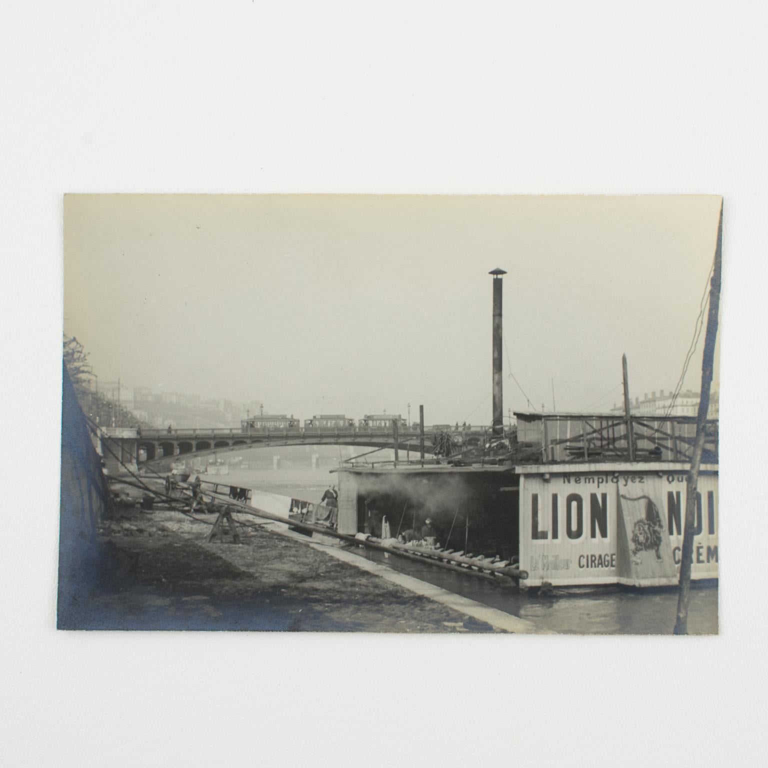 Silber-Gelatine-Schwarz-Weiß-Fotografie, Rhone- Fluss in Lyon, Frankreich 1927 im Angebot 2