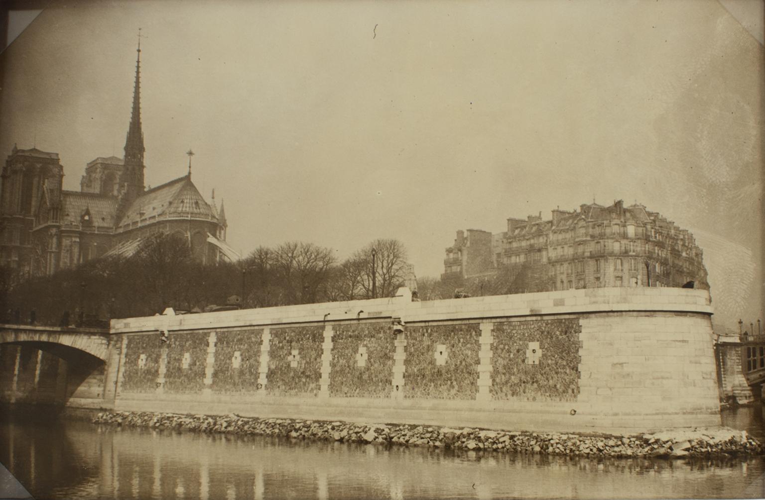 Press Agency ROL Black and White Photograph – Kathedrale Notre Dame und Ile de la Cité, Silbergelatine B und W Fotografie