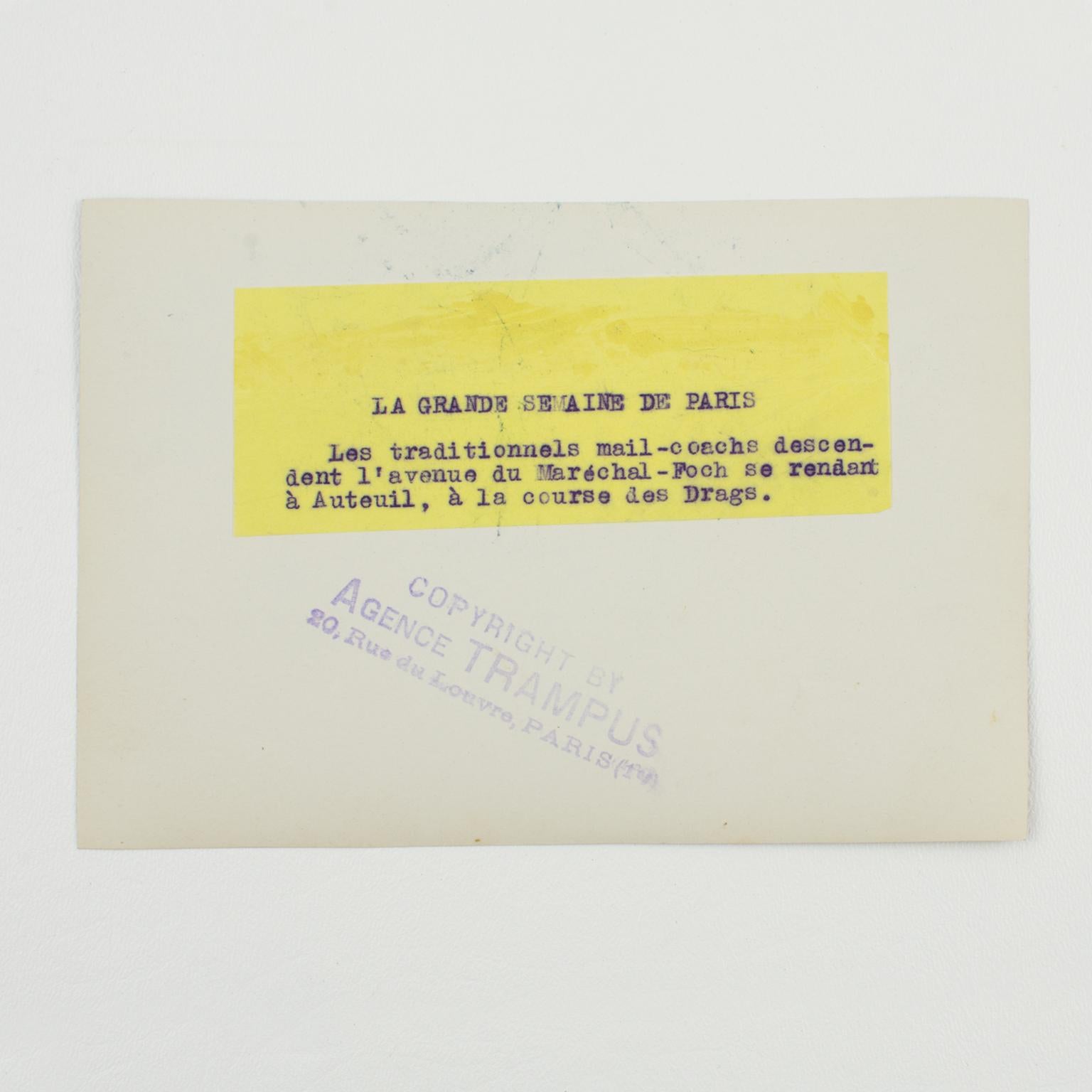 Paris, années 1930, Chariots et voitures - Photographie en gélatine argentique noire et blanche en vente 5