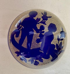 Press Papier in Murano Glass in Cobalt Blue and figures resting on Gold Leaf