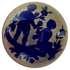 Press Papier in Murano Glass in Cobalt Blue and figures resting on Gold Leaf