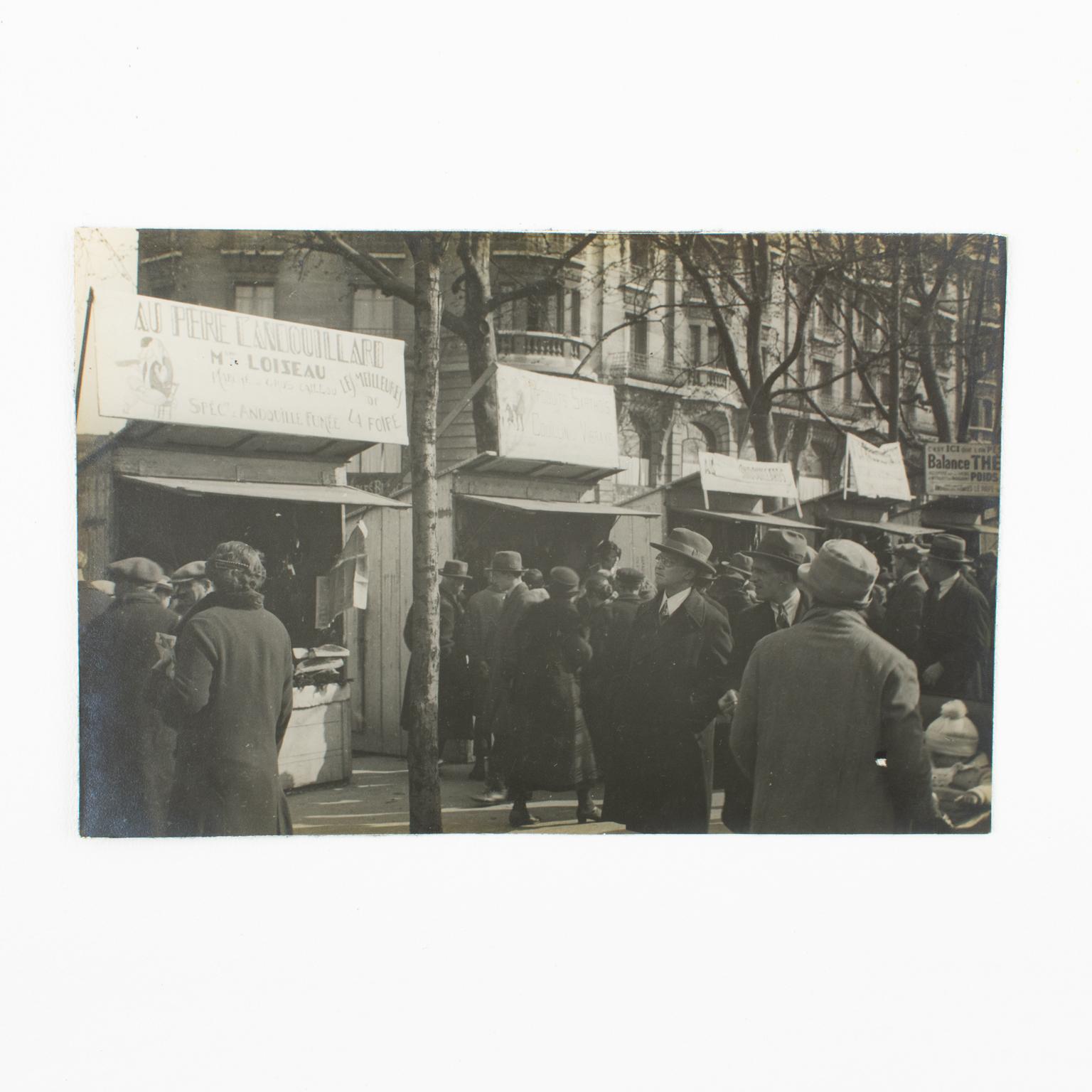 Salon des antiquités à Paris, 1927, photographie noir et blanc au gélatino d'argent - Art déco Photograph par Press Photo
