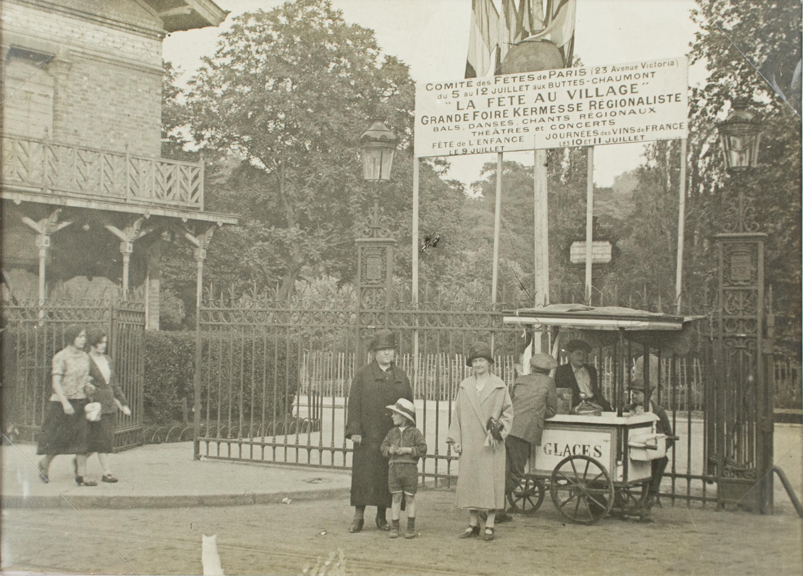 Paris, The Buttes Chaumont Public Garden, Silver Gelatin B-W Photography, 1930