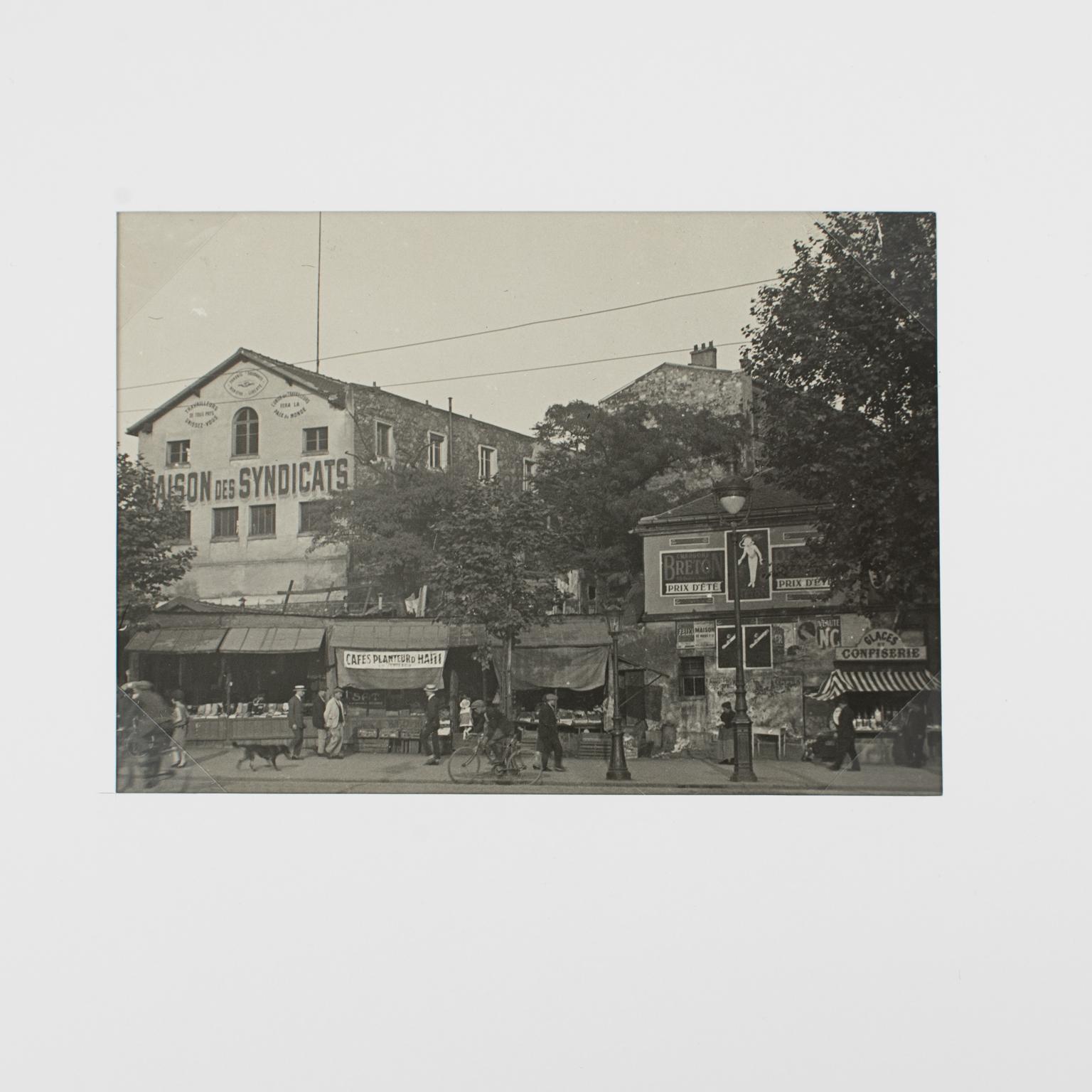 Place du Combat, Parigi 1930 circa, fotografia alla gelatina d'argento in bianco e nero in vendita 2