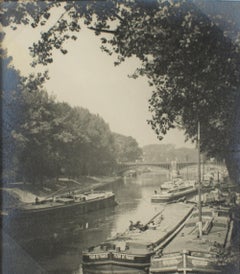La Senna e le chiatte vicino a Parigi, 1926, fotografia alla gelatina d'argento B e W