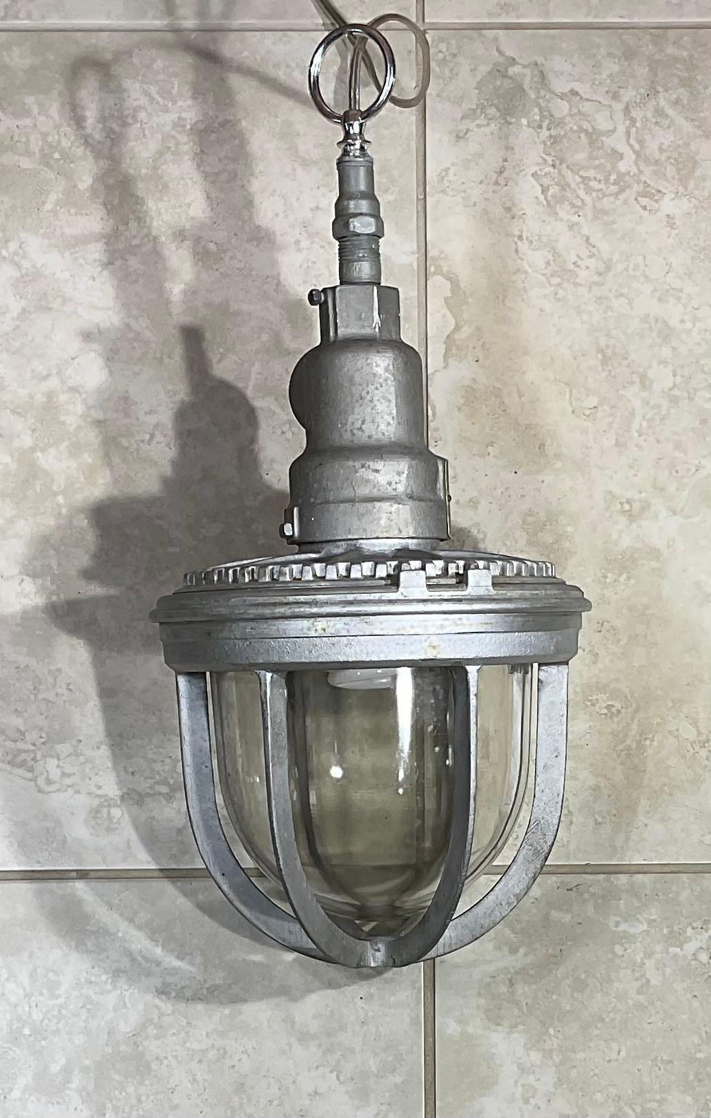 Aluminium Lampe à suspension industrielle en aluminium pressé en vente
