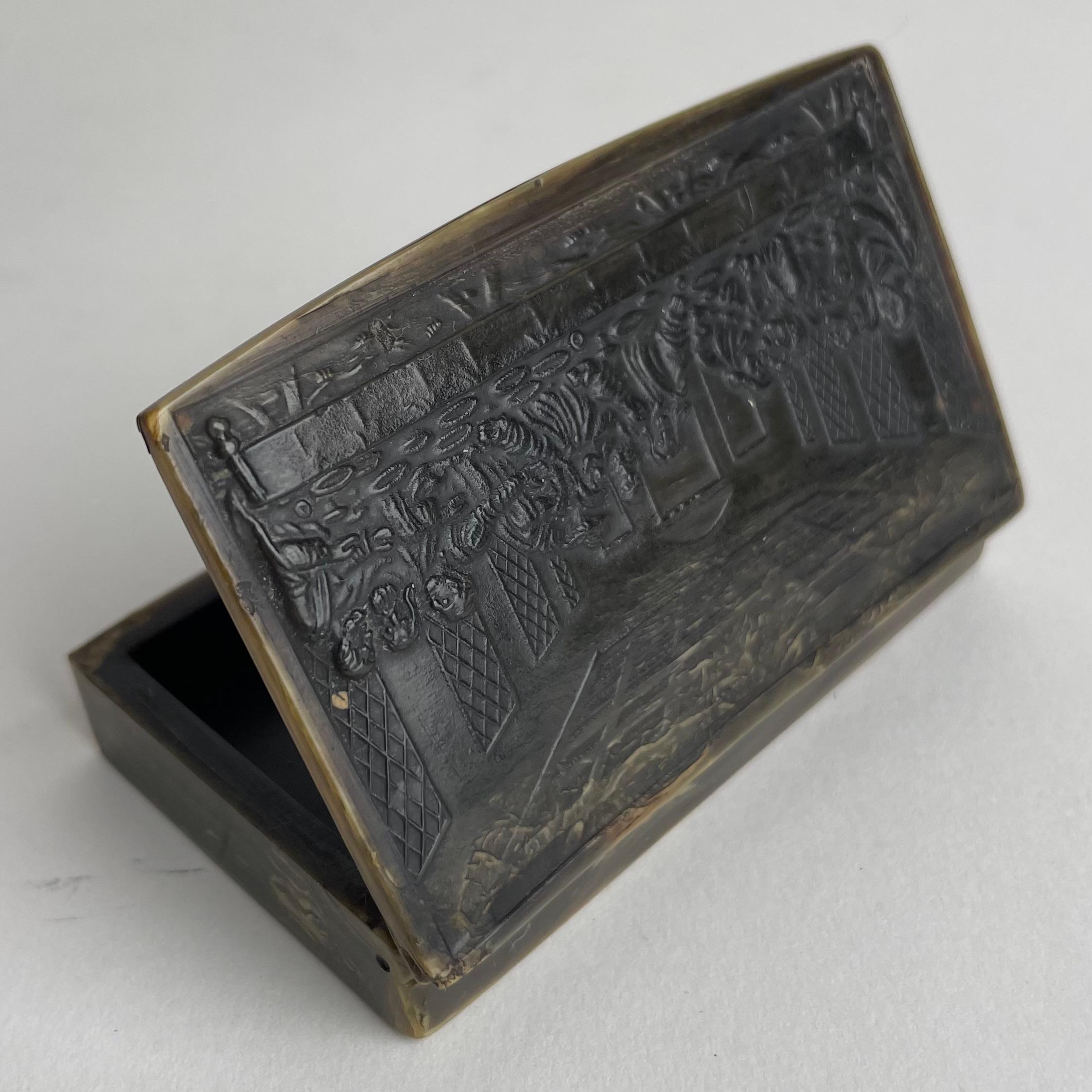 French Pressed Bovine Horn Snuff Box Last Supper Bas-Relief, Early 19th Century France