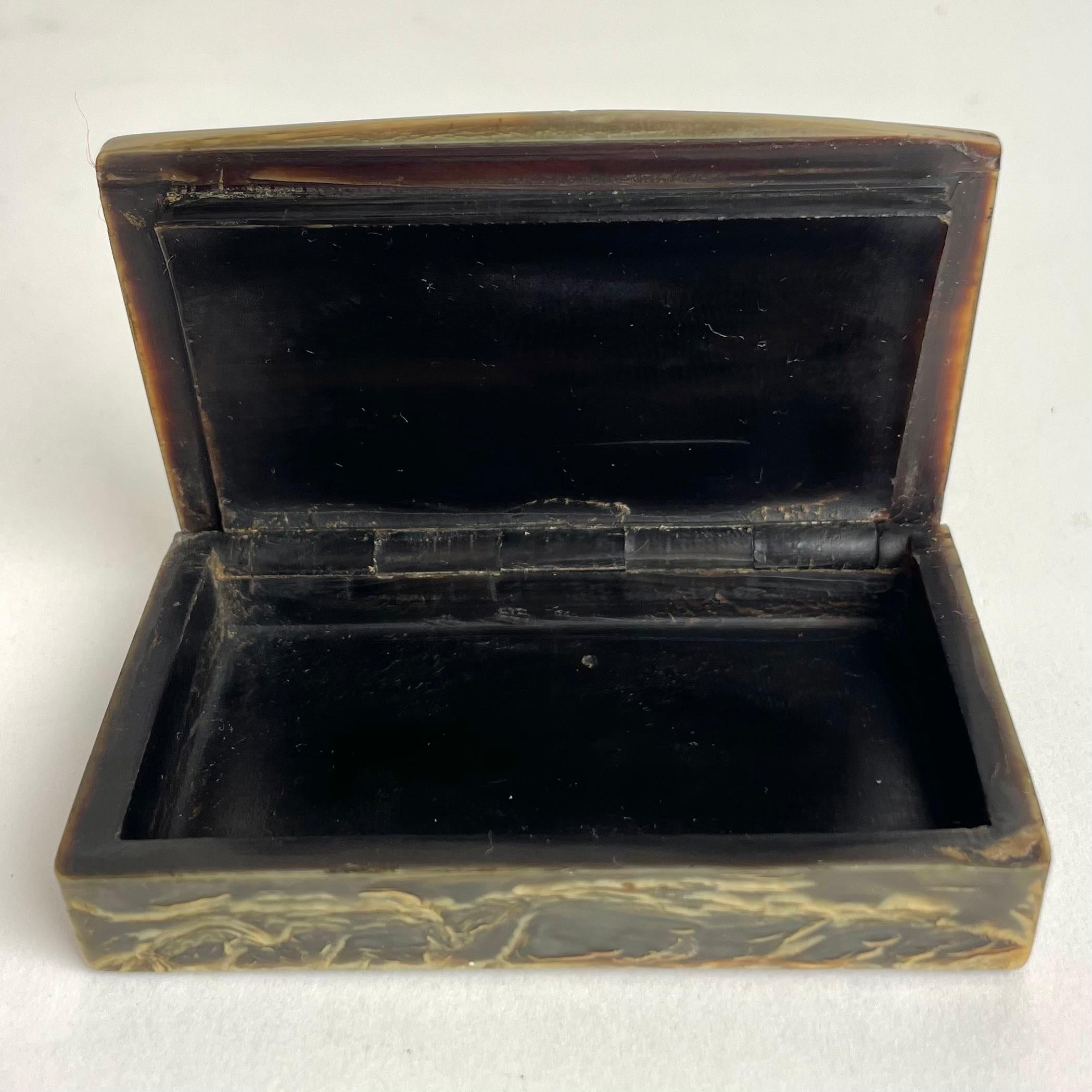 Pressed Bovine Horn Snuff Box Last Supper Bas-Relief, Early 19th Century France 4