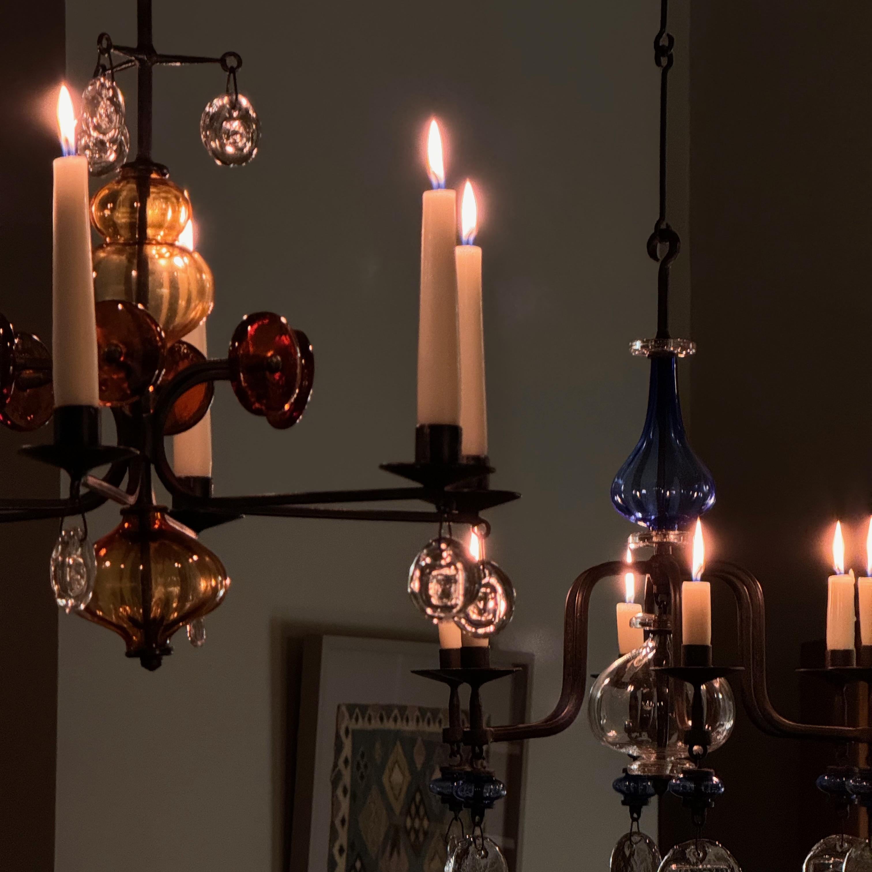 Svedese Lampadario in vetro pressato ambrato Erik Höglund Svezia, anni '60 in vendita