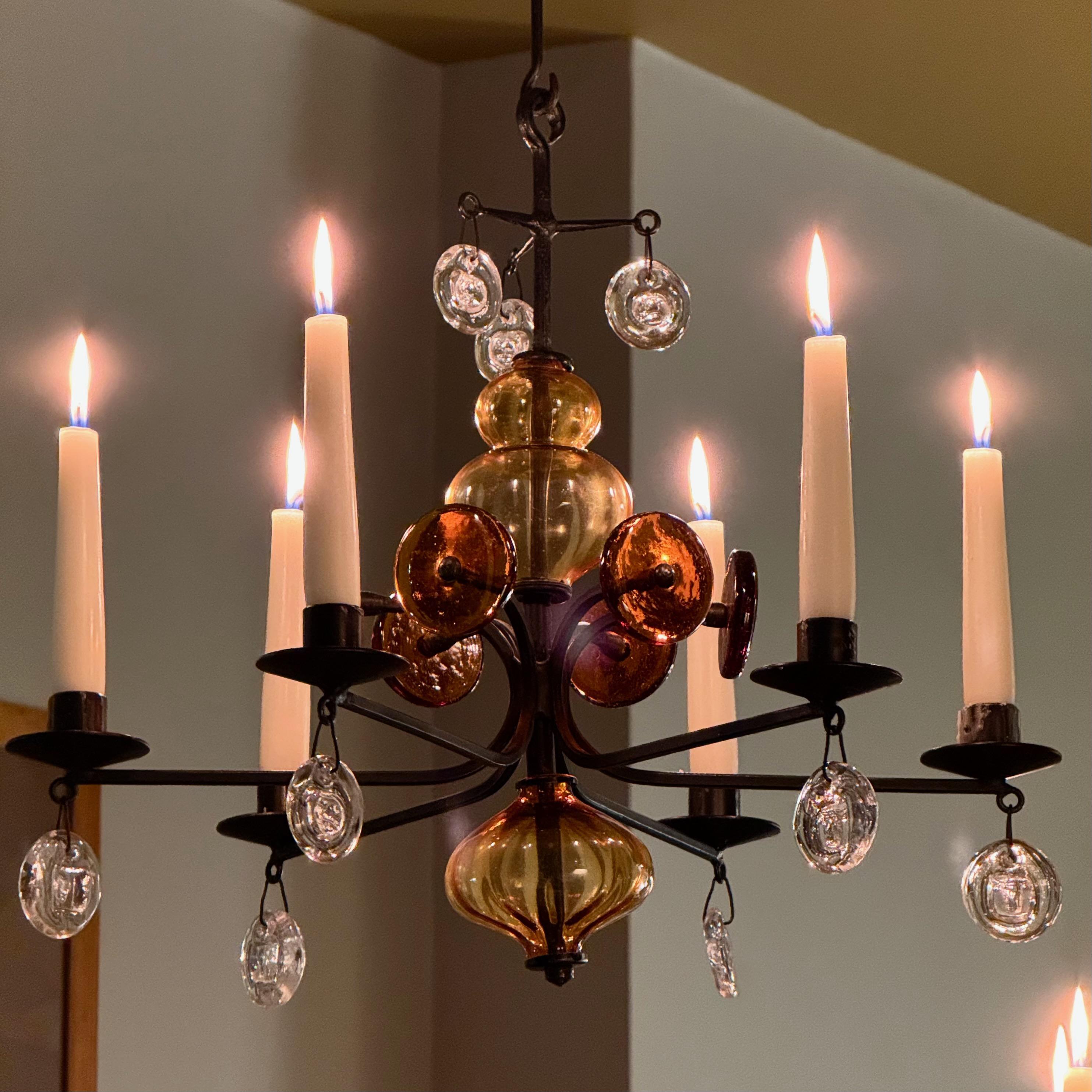 Lampadario in vetro pressato ambrato Erik Höglund Svezia, anni '60 In condizioni buone in vendita a London, GB