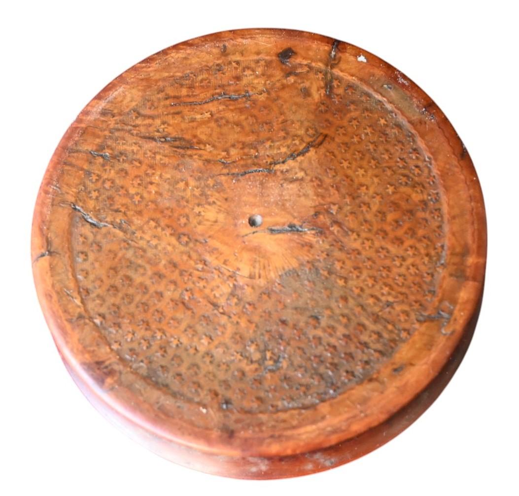 Empire Pressed Wood Snuff Box Depicting the Battle in Paris of 30th March 1814 For Sale