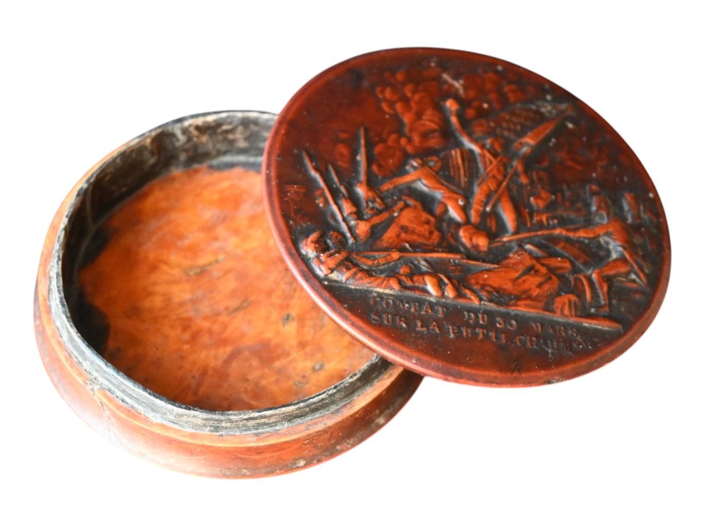 French Pressed Wood Snuff Box Depicting the Battle in Paris of 30th March 1814 For Sale