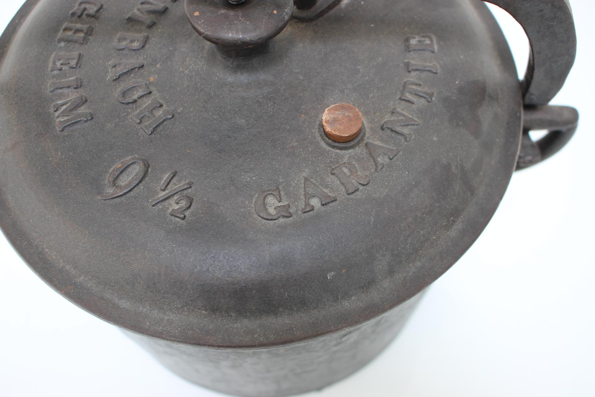German Pressure Cast Iron Pot Ch. Umbach Bietigheim, 1910s For Sale