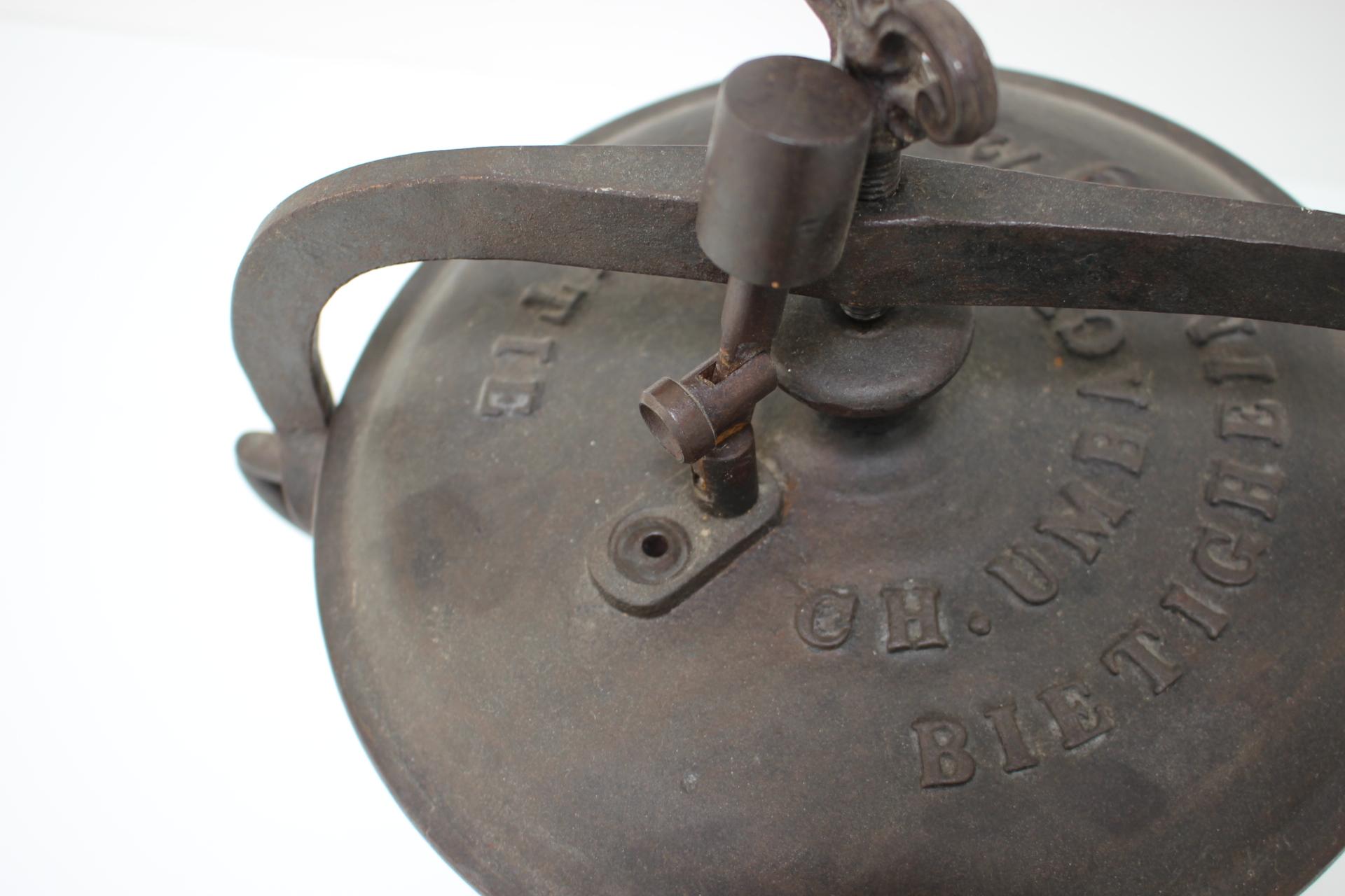 Pressure Cast Iron Pot Ch. Umbach Bietigheim, 1910s In Good Condition For Sale In Praha, CZ
