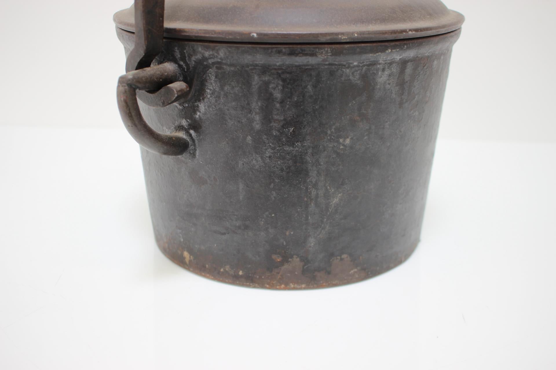 Early 20th Century Pressure Cast Iron Pot Ch. Umbach Bietigheim, 1910s For Sale