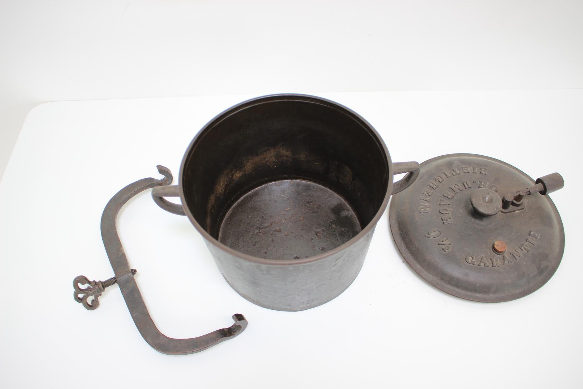 Pressure Cast Iron Pot Ch. Umbach Bietigheim, 1910s For Sale 2