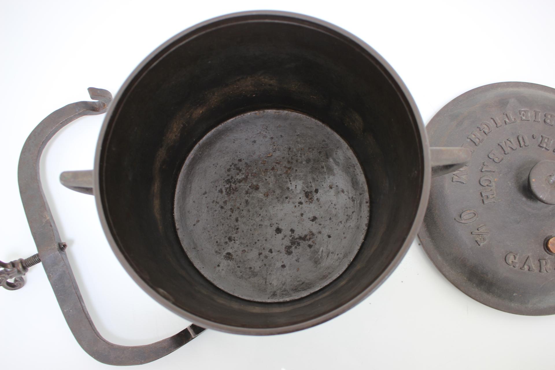 Pressure Cast Iron Pot Ch. Umbach Bietigheim, 1910s For Sale 3