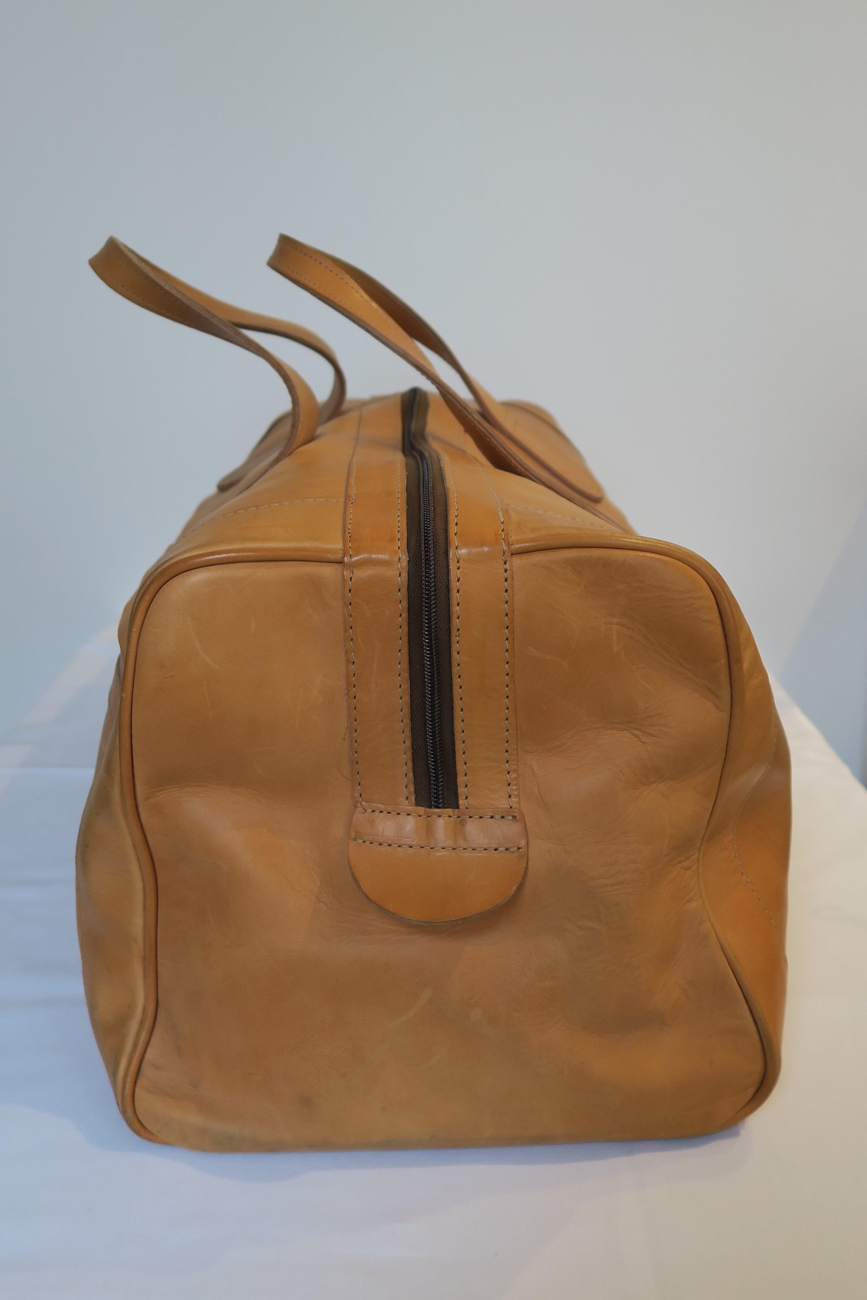 The item on sale is a dreamy weekender/travel bag made from beautiful light leather. All the handles, zippers and flaps look untouched, no stains or marks from grabbing. The bottom is still clean except some minor water stains depicted in the