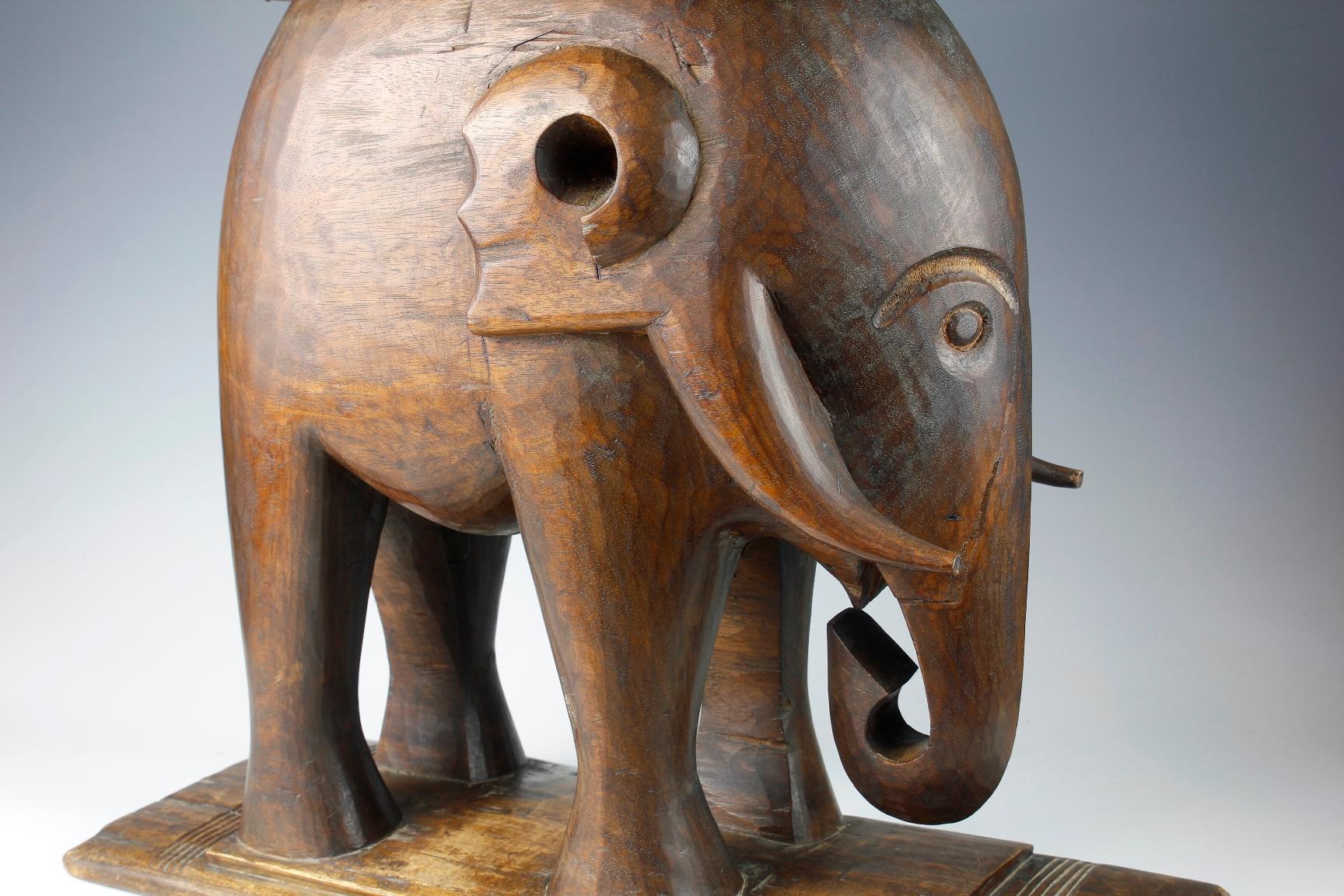 Tribal Tabouret de prestige représentant un éléphant en vente