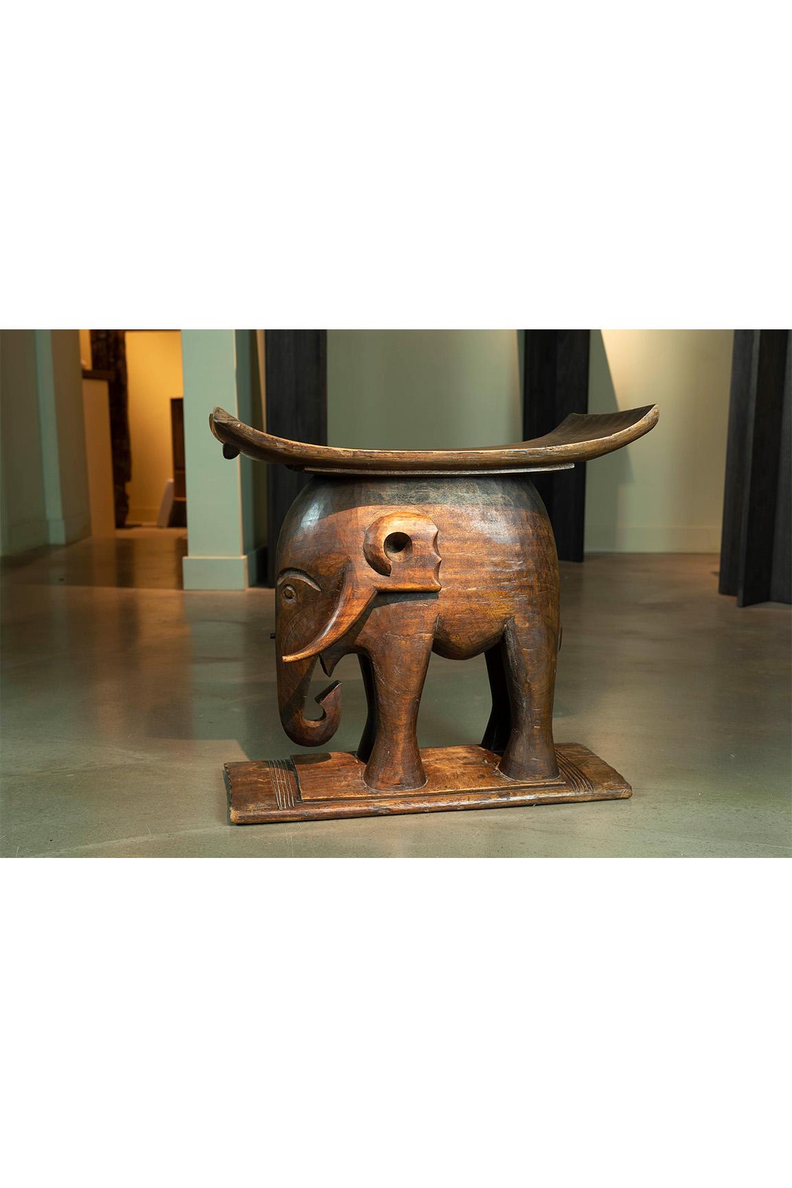 Early Twentieth-Century Prestige Elephant Stool  In Good Condition For Sale In London, GB