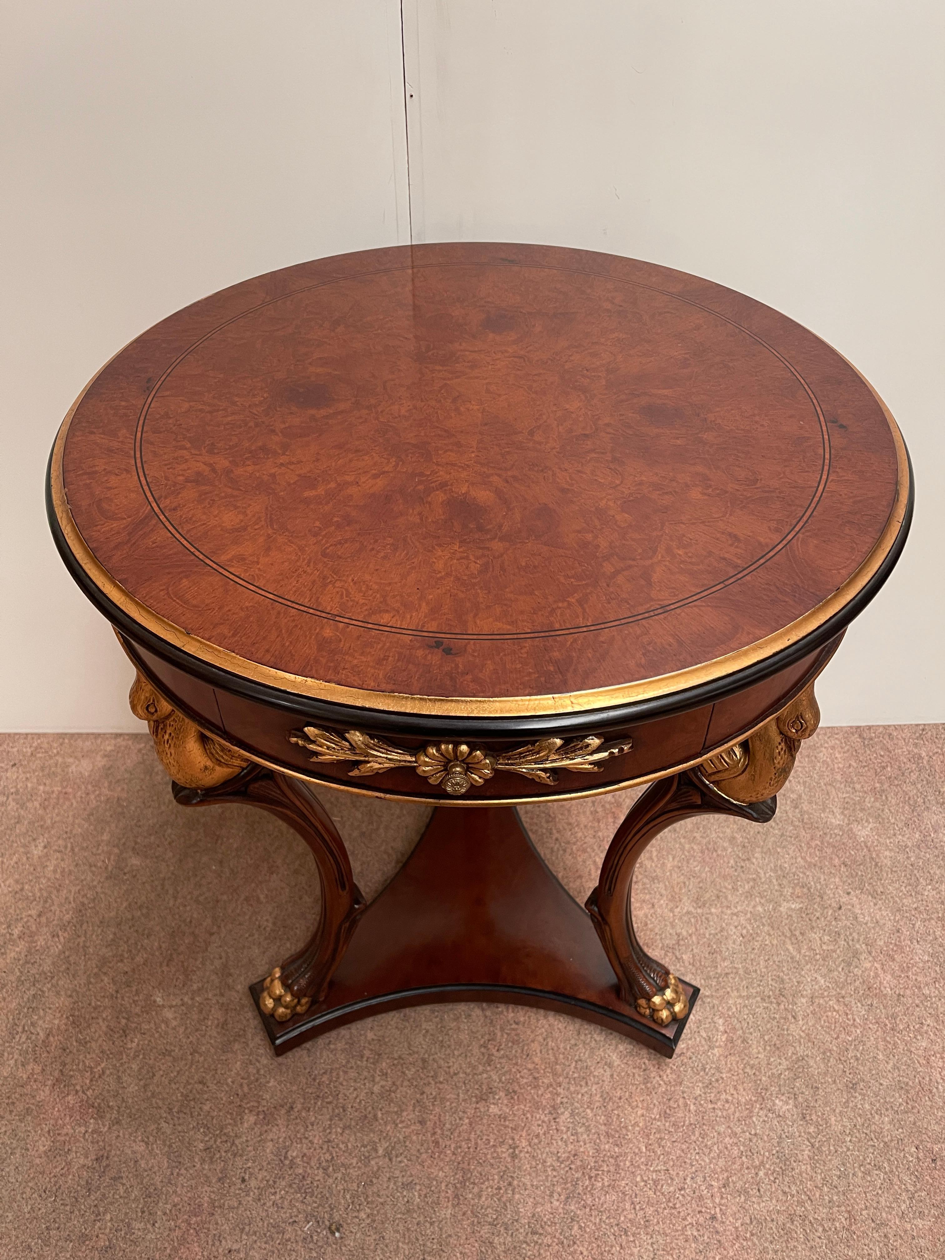 Prestigious 1980s French-style carved wood Italian coffee table In Excellent Condition For Sale In Cantù, IT