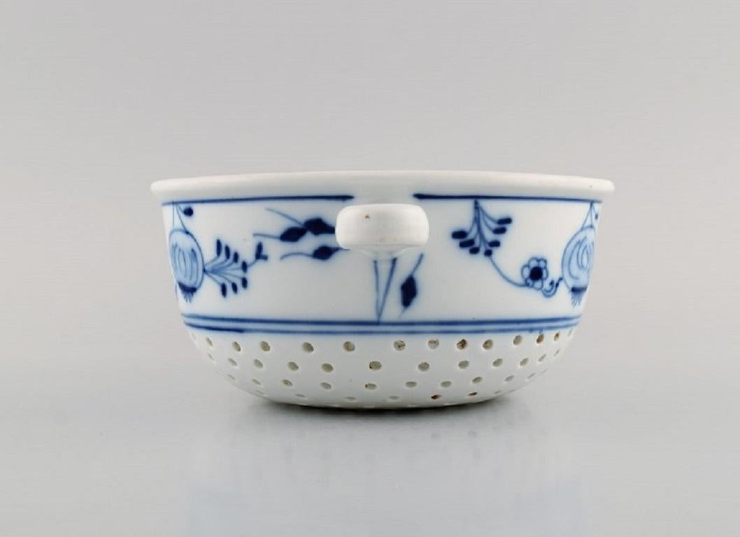 German Presumably Meissen Blue Onion Sifter in Hand-Painted Porcelain, Approx. 1900 For Sale