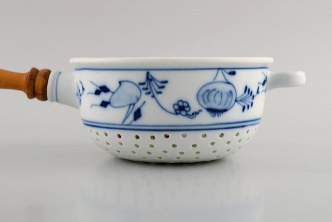 Early 20th Century Presumably Meissen Blue Onion Sifter in Hand-Painted Porcelain, Approx. 1900 For Sale