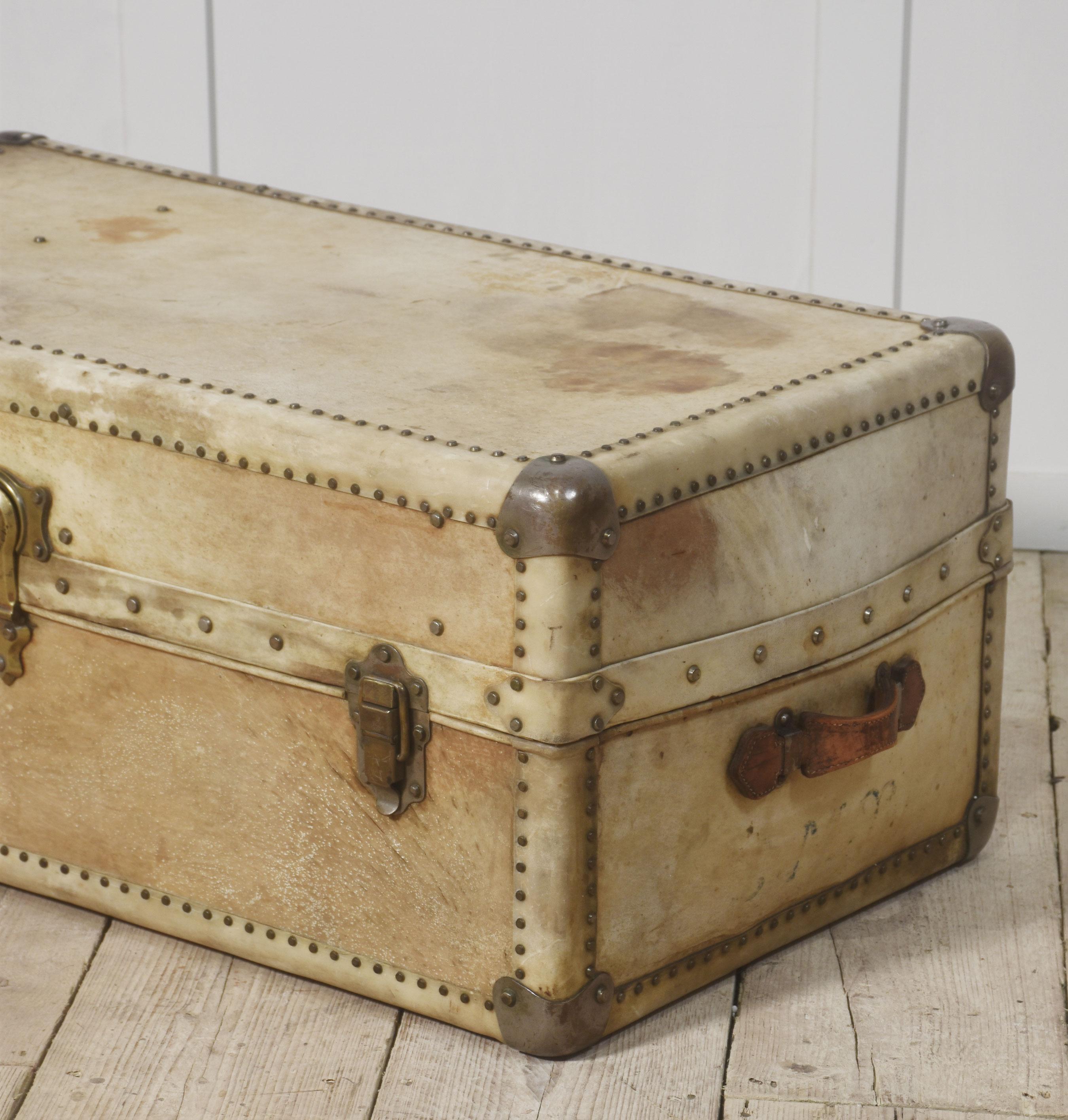 Pretot Paris leather traveling trunk For Sale 4