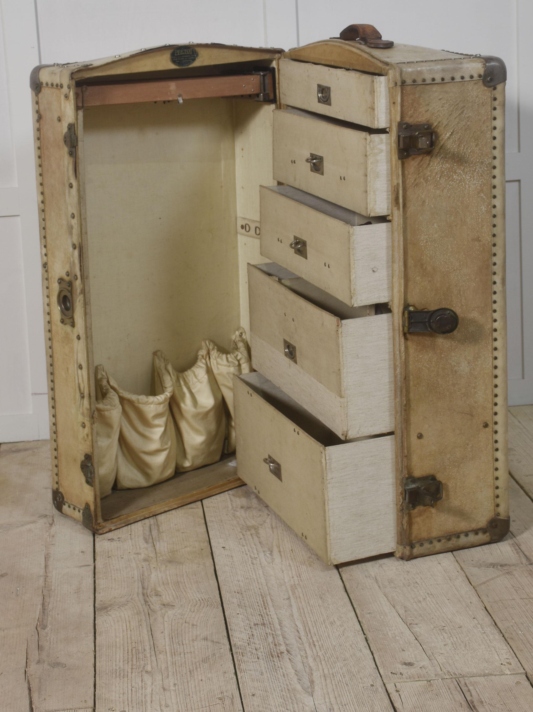 Pretot Paris leather traveling trunk In Good Condition For Sale In Cheshire, GB