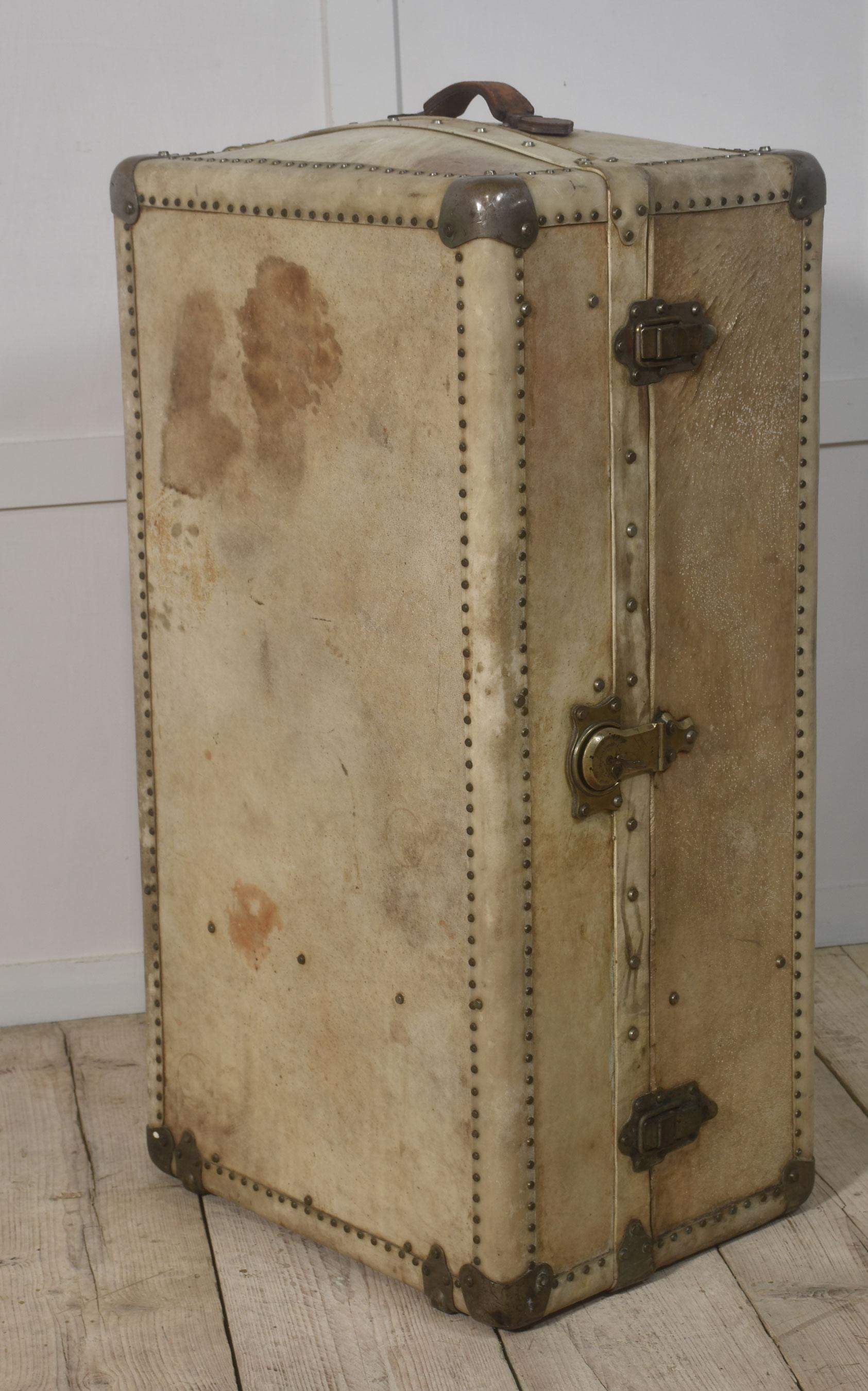 Pretot Paris leather traveling trunk For Sale 1