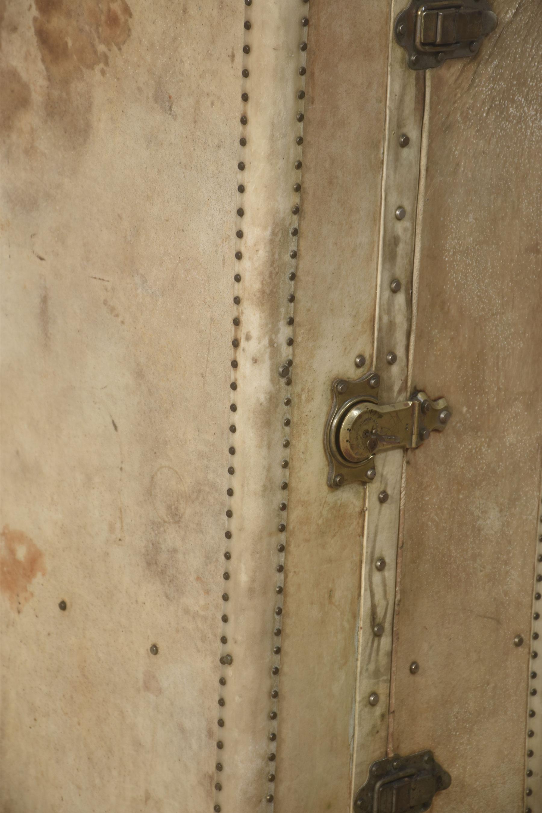 Pretot Paris leather traveling trunk For Sale 2