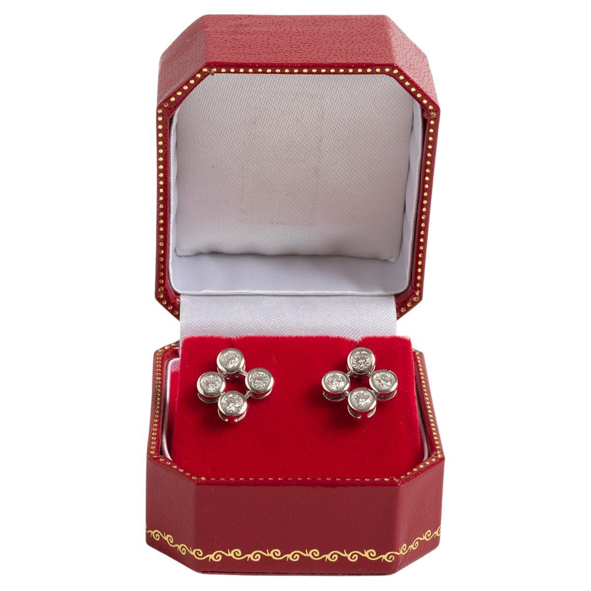 Una pieza única dentro de nuestra cuidada colección de alta joyería Vintage & Prestige, estamos encantados de presentarte lo siguiente: Estos bonitos pendientes cuadrados de diamantes estilo 