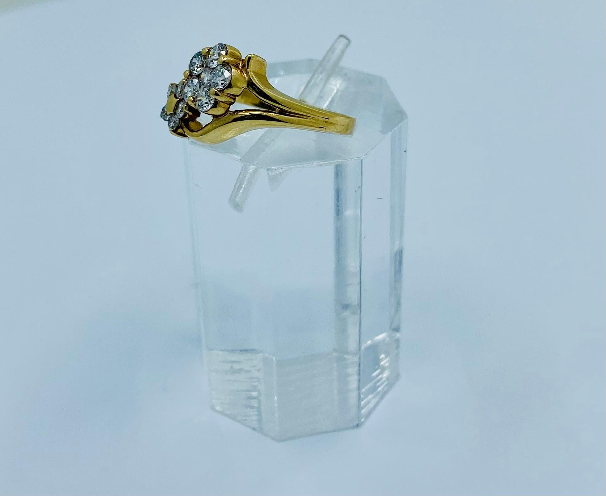Contemporary 1.35 Carat Diamond Double Flower 18 Karat Yellow Gold Cluster Ring