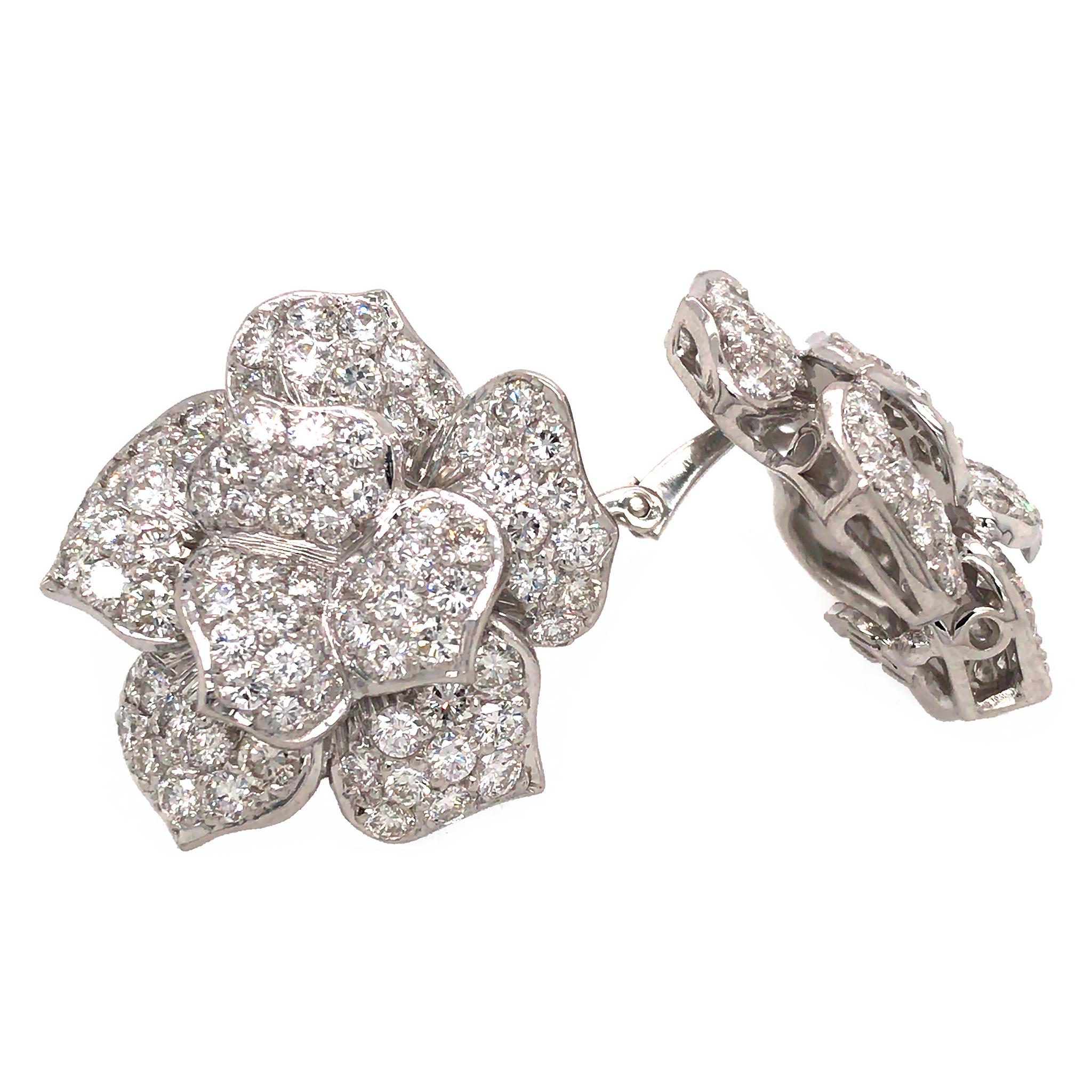 Hübsche Blumenohrringe aus 18 Karat Weißgold mit Diamanten Damen