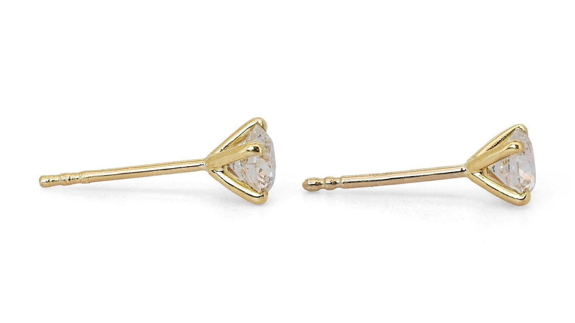 Pretty 18k Yellow Gold Earrings 1.00 carat Natural Diamond For Sale 3