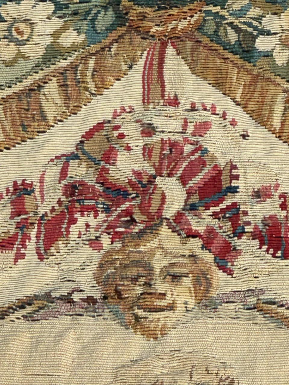 Schöner französischer Aubusson-Seidenteppich aus dem 18. Jahrhundert im Angebot 8