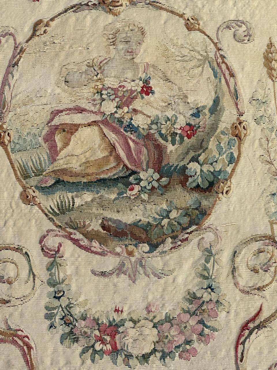 Schöner französischer Aubusson-Seidenteppich aus dem 18. Jahrhundert im Angebot 13