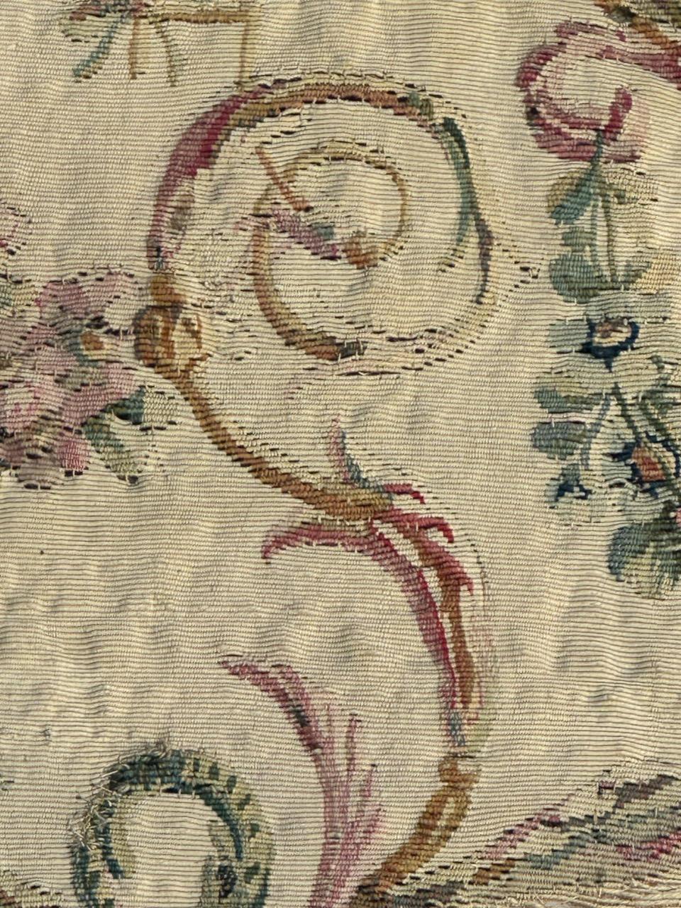 Schöner französischer Aubusson-Seidenteppich aus dem 18. Jahrhundert im Angebot 2